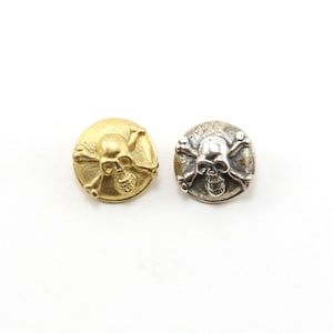 Knapp med piratskalle och korsben i sterlingsilver eller glänsande vermeil-guldfärgad armbandsknapp