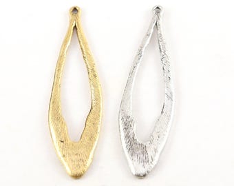 Ciondolo a goccia aperto lungo in metallo di peltro con texture, color oro antico, argento antico