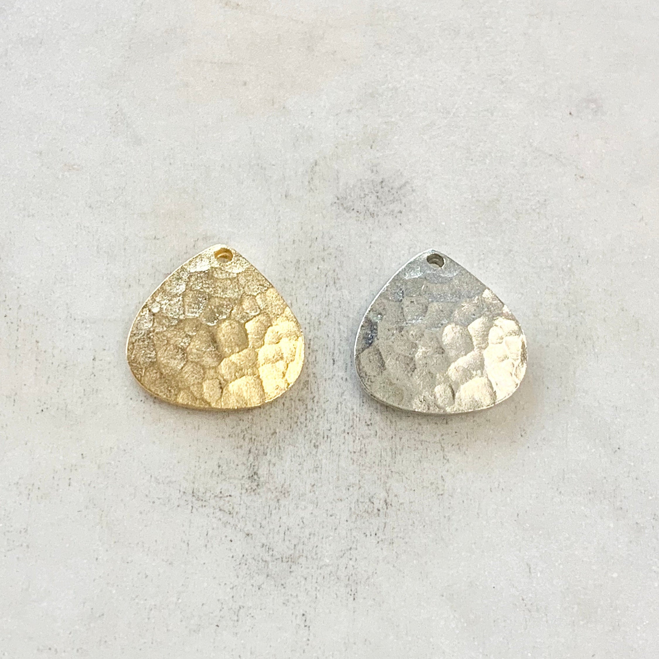 METAL ROCK CHARM MATTE GOLD METAL ROCK CHARM MATTE GOLD