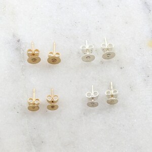 1 Paar flache Ohrstecker (5 mm oder 6 mm), ideal für Cabochons, aus Sterlingsilber oder 14-karätigem Goldfilled.