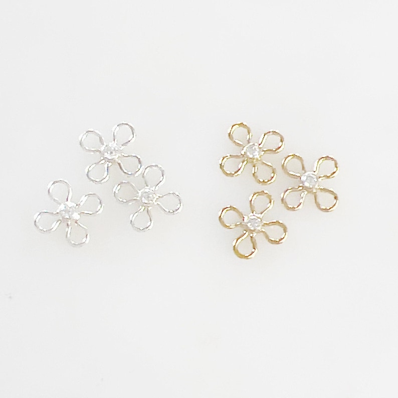 1 breloque anneau connecteur fleur en zircon cubique minuscule, connecteur permanent pour bijoux, plaqué or 14 carats ou argent sterling. image 1