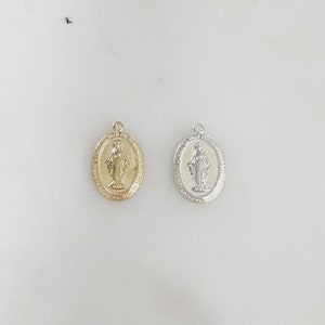 14K ゴールドフィルドまたはスターリングシルバーの小さな聖母マリアの楕円形ペンダント宗教的なチャームペンダント