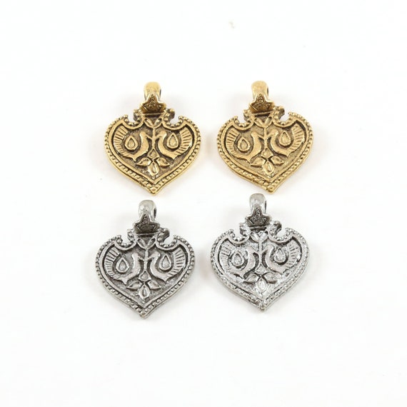 2 Pieces Ancient Amulet Spade Wings Symbol Coin Medallion Charm Pendant Pewter Antique Gold or Antique Silver