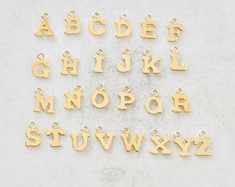 14K Gold gefüllt Anfangsbuchstaben-Charm-Tropfen-kleine kleine personalisierte Anhänger A-Z wählen Ihren Buchstaben