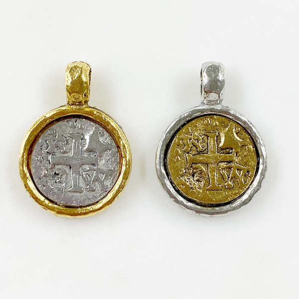 Pendentif médiéval croix double face avec breloque en étain, métal de base, pendentif en argent et or, religieux, spirituel, catholique, christianisme, collier