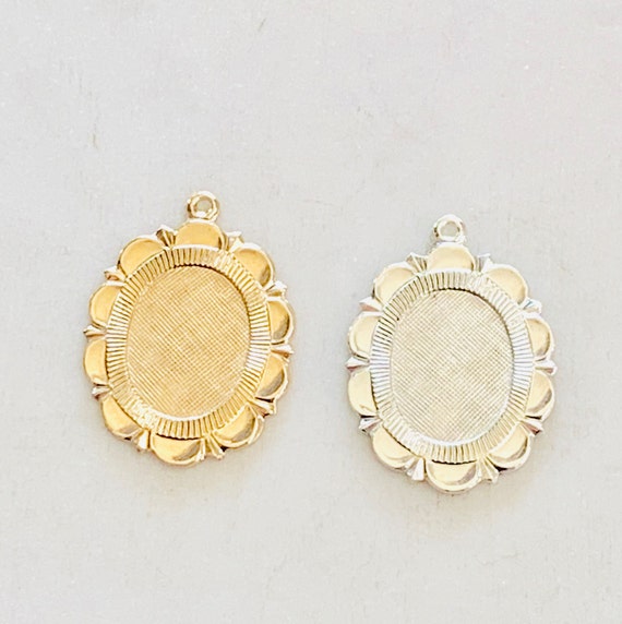 21mm Gold Filled or Sterling Silver Flower Scalloped Medallion Oval Pendant, Stamping Disc, Stamping Blank Pendant