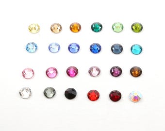 Strass Swarovski a fondo piatto, misura 34ss = 7,7 mm-7,27 mm / venduto in confezioni da 144 pezzi / decorazioni con strass per costumi da ballo
