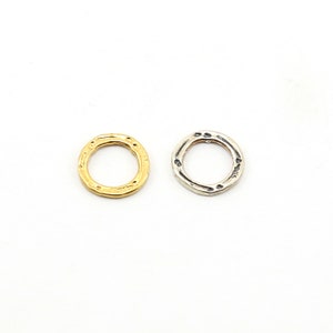Kleiner Handgemachter Strukturierter Offener Kreis Verbinder aus Sterlingsilber oder Vermeil Gold