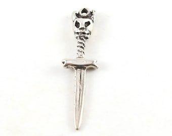 Dije de plata esterlina con forma de calavera y espada de diablo con cuernos, dije de pirata para Halloween del Día de los Muertos