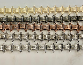 Große, aufwendig verzierte ovale Kette aus unedlem Metall mit gepunkteten Ovalen in Mattgold, Antikkupfer, Antikmessing und Gunmetal / Kette pro Fuß