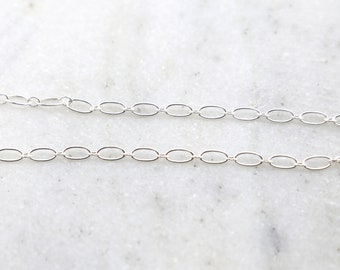 Cadena de eslabones ovalados de plata de ley con círculo pequeño de 5 x 2,7 mm / Vendido por pie / Cadena sin terminar a granel