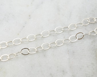 Cadena extensora ovalada de plata esterlina con eslabones planos grandes de 8 mm x 6 mm. Se vende por pie. Cadena sin terminar a granel.