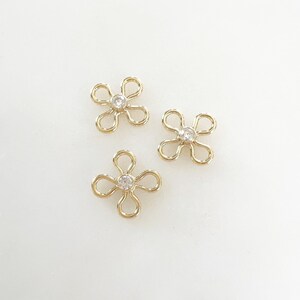 1 breloque anneau connecteur fleur en zircon cubique minuscule, connecteur permanent pour bijoux, plaqué or 14 carats ou argent sterling. image 2