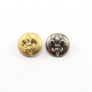 Rund 3D fleur-de-lis-knapp i sterlingsilver eller glänsande vermeil-guldfärgad armbandsknapp