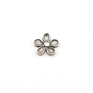 Sterling Silver Daisy Flower Nature Charm Organic Shape Hippie 60&#39;s Flower Design Pendant