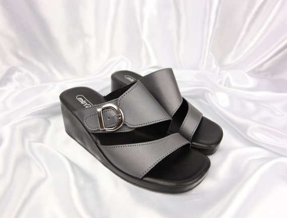 COOL 90'S VINTAGE silver & black square-toe slip-o