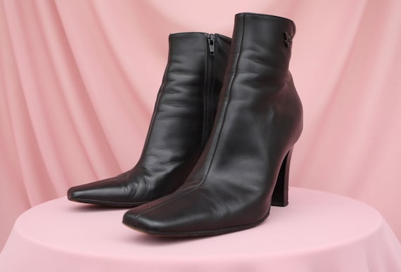 VERSACE LEATHER BOOTS / Block heel square-toe / 90