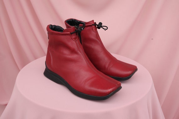CHUNKY SQUARETOE 90S boots with RUBBER sole/ club