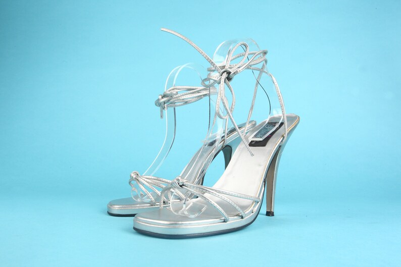 square toe heels 90s