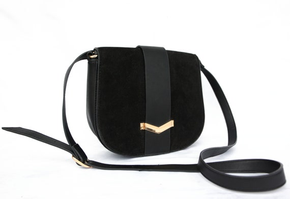 CUTE LITTLE BLACK shoulder bag / gold buckle / ad