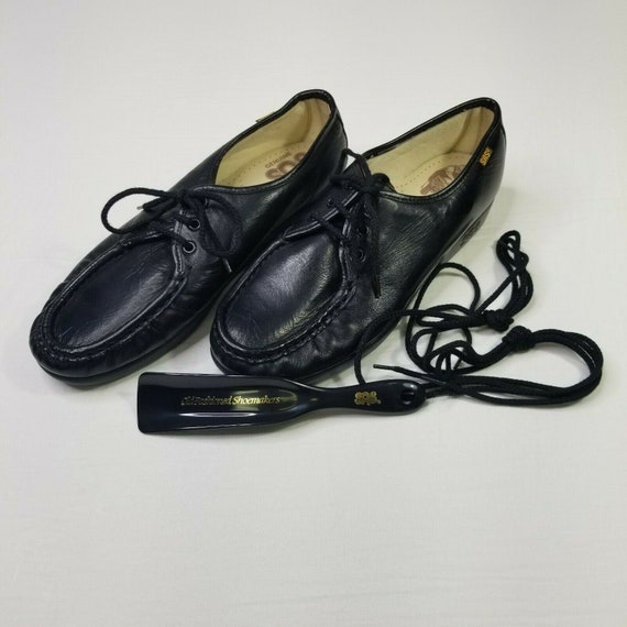Vintage SAS Genuine Hand Sewn Women's size 9.5 Bla