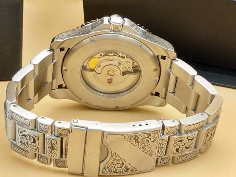 victorinox maverick automatic