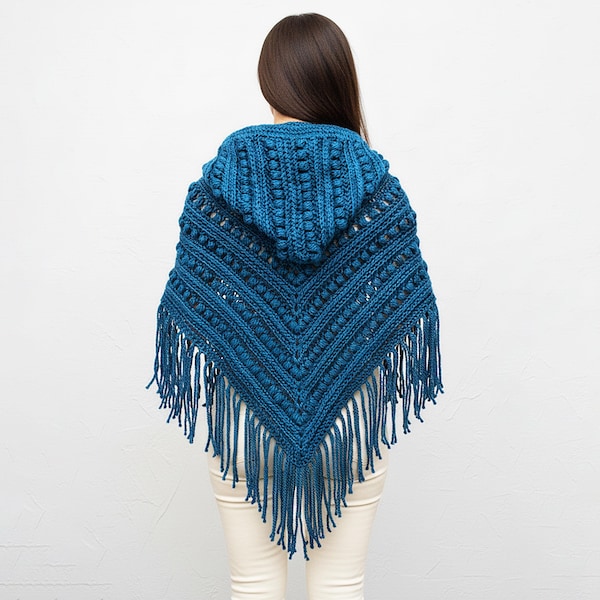 Mönster för virkad poncho med huva: Texturerad triangeldesign (PDF-nedladdning)