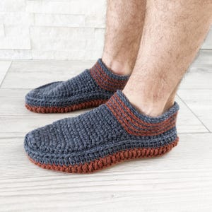Patrón de pantuflas de cuero tejidas a crochet para hombre: Tallas 8-13 (Descargar PDF)