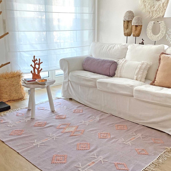 Kelim Teppich FRÜHLING mit marokkanischem Muster gewebter Wohnzimmer-Teppich mit Fransen Neutral Tones Pastell Farben Rosa