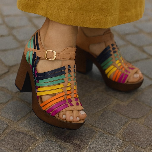 Huarache Sandal ~ All Sizes Boho- Hippie Vintage ~ Mexican Style ~ Colorful Leather ~ Mexican Huaraches