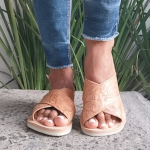 Tan Huarache Sandal ~ All Sizes Boho- Hippie Vintage ~ Mexican Style ~ Colorful Leather ~ Mexican Huaraches