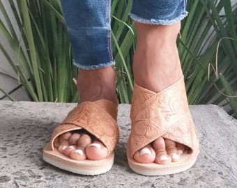 Tan Huarache Sandal ~ All Sizes Boho- Hippie Vintage ~ Mexican Style ~ Colorful Leather ~ Mexican Huaraches