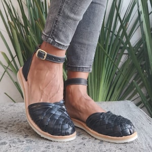 Schwarze Huarache-Sandale ~ Alle Größen Boho- Hippie Vintage ~ Mexikanischer Stil ~ Buntes Leder ~ Mexikanische Huaraches ~ Knöchelriemen-Sandale