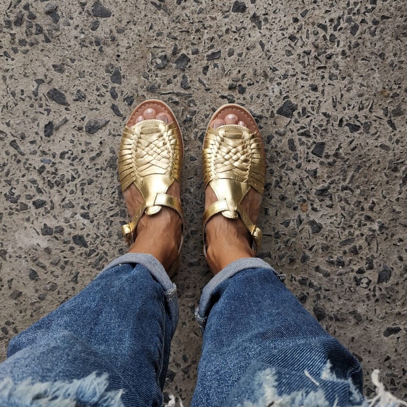 huaraches gold and black