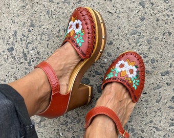 Huarache Sandal ~ All Sizes Boho- Hippie Vintage ~ Mexican Style ~ Colorful Leather ~ Mexican Huaraches