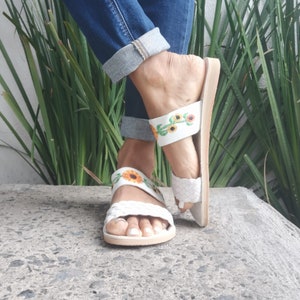 Huarache Sandal ~ All Sizes Boho- Hippie Vintage ~ Mexican Style ~ Colorful Leather ~ Mexican Huaraches