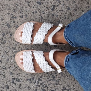 White Huarache Sandal ~ All Sizes Boho- Hippie Vintage ~ Mexican Style ~ Colorful Leather ~ Mexican Huaraches