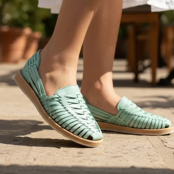 Huarache Sandal ~ All Sizes Boho- Hippie Vintage ~ Mexican Style ~ Colorful Leather ~ Mexican Huaraches