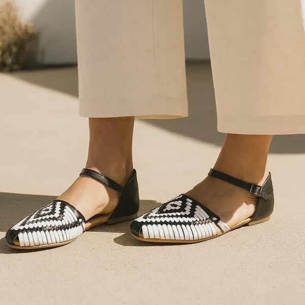 Huarache Sandal ~ All Sizes Boho- Hippie Vintage ~ Mexican Style ~ Colorful Leather ~ Mexican Huaraches