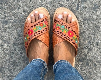 Huarache Sandal ~ All Sizes Boho- Hippie Vintage ~ Mexican Style ~ Colorful Leather ~ Mexican Huaraches