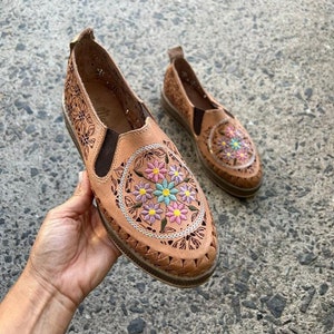 Huarache Sandal ~ All Sizes Boho- Hippie Vintage ~ Mexican Style ~ Colorful Leather ~ Mexican Huaraches