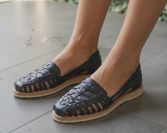 size 5 huaraches black