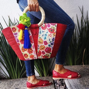 Strawbag Colorful palm bag, Mexican palm bag, handmade Boho hippie bag, hand woven palm bag, Strawbag,Palm leaves Round Bag Decorated