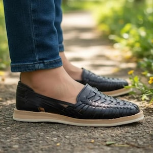 Huarache Sandal ~ All Sizes Boho- Hippie Vintage ~ Mexican Style ~ Colorful Leather ~ Mexican Huaraches