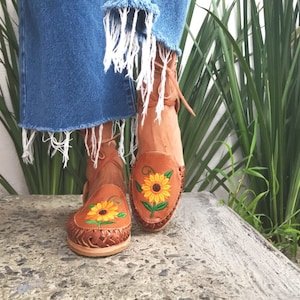 Huarache Sandal ~ All Sizes Boho- Hippie Vintage ~ Mexican Style ~ Colorful Leather ~ Mexican Huaraches