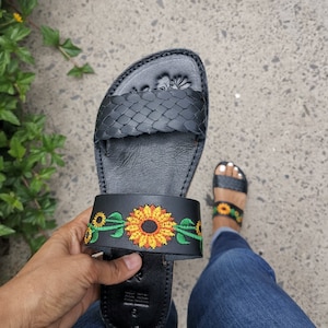 Huarache Sandal ~ All Sizes Boho- Hippie Vintage ~ Mexican Style ~ Colorful Leather ~ Mexican Huaraches