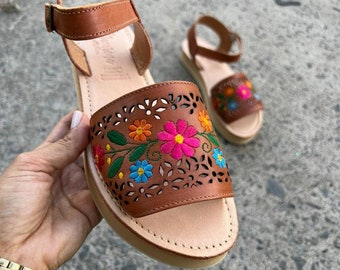 Huarache Sandal ~ All Sizes Boho- Hippie Vintage ~ Mexican Style ~ Colorful Leather ~ Mexican Huaraches