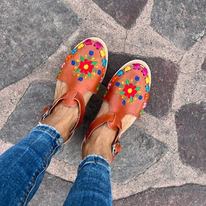 Huarache Sandal ~ All Sizes Boho- Hippie Vintage ~ Mexican Style ~ Embroidered Flower Shoes ~ Mexican Huaraches~ Ankle Strap Shoes