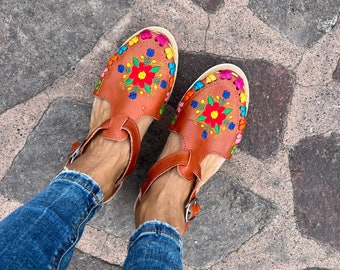 Huarache Sandal ~ All Sizes Boho- Hippie Vintage ~ Mexican Style ~ Embroidered Flower Shoes ~ Mexican Huaraches~ Ankle Strap Shoes