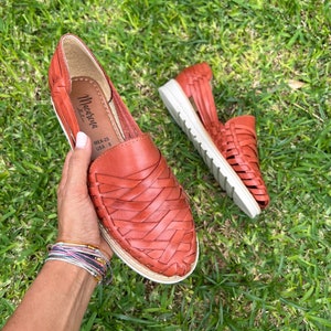 Huarache Sandal ~ All Sizes Boho- Hippie Vintage ~ Mexican Style ~ Colorful Leather ~ Mexican Huaraches